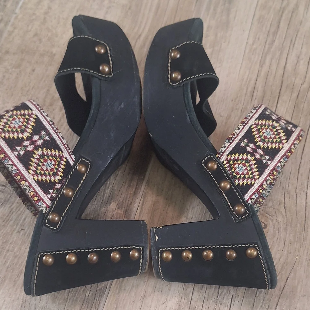 Sbicca Suede Embroidered Black Platform Clogs/ Sandals Sz. 41 (10/10.5)